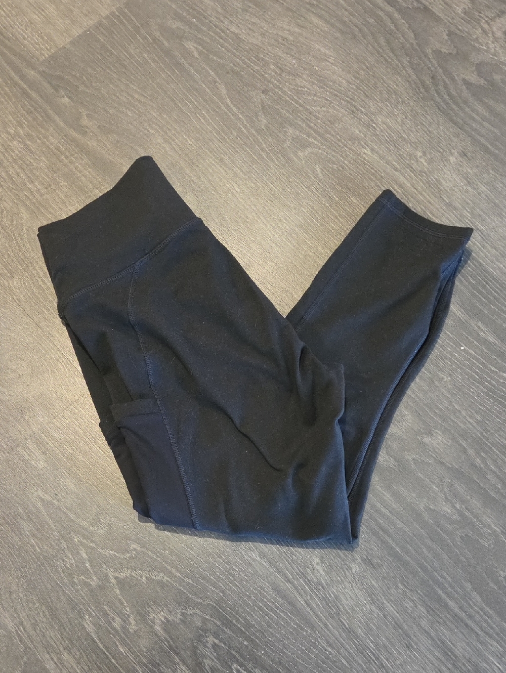 Fabletics Black Powerhold 7/8 Crop Leggings Size M